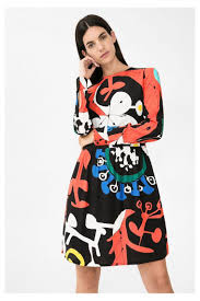 Scopri gli abiti più belli della passerella della settimana della moda e i nuovi trend. Black And Red Flared Dress Like Discover The Fall Winter 2016 Collection Dresses Womens Dresses Fashion