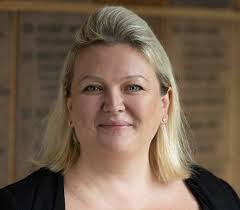 Emily Mee's Instagram, Twitter & Facebook