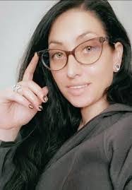 Dee Milam's Instagram, Twitter & Facebook