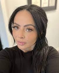 Angela Confer's Instagram, Twitter & Facebook