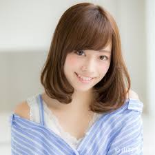 王道のワンカールロブ 前髪もデジタルパーマでふんわり斜めバングに 癖が気になる方は ストレートデジタルカールで根元縮毛矯正 毛先デジパーがオススメです ベージュカラーで大人可愛い雰囲気の簡単スタイリングヘアに 小顔カットはお任せ下さい デジタルパーマ