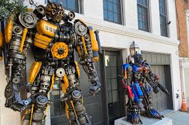 Шайа лабаф, меган фокс, джош дюамель и др. The Transformers Statues In Georgetown Are Good Thank You Newton Howard