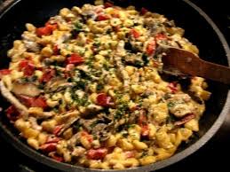 Bunte Knopfle Pfanne Mit Schweinegeschnetzeltem Rezept Frag Mutti Rezept Schweinegeschnetzeltes Rezept Geschnetzeltes Schweinegeschnetzeltes