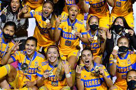 Una proeza para el futbol femenil de méxico fue la que consiguió el equipo femenil de tigres al coronarse campeón de la liga mx femenil, . Tigres Vs Monterrey Tigres Femenil Se Lleva El Clasico Regio Y El Titulo Del Apertura 2020 Marca