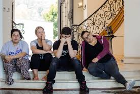 Jenni rivera's estate is likely to be as turbulent as her life was, between a wrongful death claim, her unresolved divorce, and reports of a letter setting out her instructions instead of a will or trust. Los Hijos De Jenni Rivera Se Despiden De La Mansion De Su Madre Entre Lagrimas Fotos Mamaslatinas Com