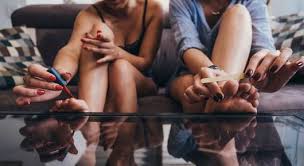 La tendencia de moda sueca basada en el equilibrio. La Moda De Las Unas Largas En Los Pies Las Usarias Telemundo
