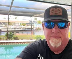 Wondering if there is anyone in the UK selling this derby cover for a  *Forty Eight*?… Thank you 🤞🏼🙌🏼