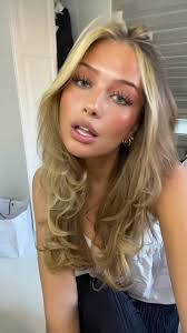 Mollie Stringer's Instagram, Twitter & Facebook