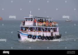 Boat trip from gateway of India to ...