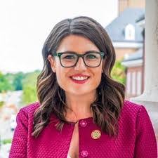 Sarah Running's Instagram, Twitter & Facebook