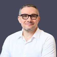 Daniel Bresler's Instagram, Twitter & Facebook