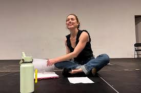 Sophie rain bailando desnuda