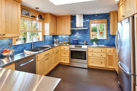 Full size of cabinets kitchen paint colors with maple oak wood bright white glass panel door. 7 Kitchen Backsplash Ideas With Maple Cabinets That Do It Right