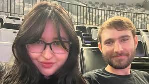 Sosok Asher Novkov-Bloom, Suami Stephanie Poetri