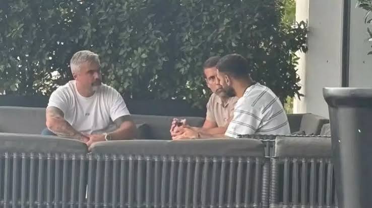 Trabzonspor Teknik Direktörü Thomas Reis’in Mohamed Salah ve yönetici İbrahim Şahinkaya ile gerçekleştirdiği görüşme