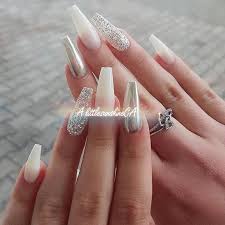 Jun 16, 2021 · los diseños geométricos, con variedad de figuras y formas, de no ser una experta, no tendrán mucha recepción en 2021. A Little Sunshine Handmade Customized White And Sliver Glitter Etsy Posh Nails White Acrylic Nails Acrylic Nail Designs
