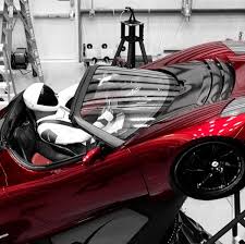 Die erste auflage des tesla model s convertible (100 stück) gefertigt werden. Spacex S Elon Musk Adds Starman To Tesla Roadster He S Sending To Space Geekwire