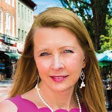 Darlene Enfield's Instagram, Twitter & Facebook