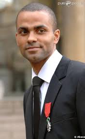Avoir Passe La Journee Pres De Tony Parker La Classe Legion D Honneur Tony Parker Spurs Basketball San Antonio Spurs