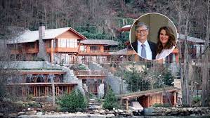 Bill gates' medina home is so big and so famous that it has its own wikipedia page. Fo2exxmwkbwc2m