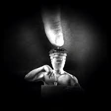 Rüyada ev toplamak taşınmak, mekan değişikliği için doğru bir zamanı bekliyorsanız, bu rüyayı gördükten sonra harekete geçebilirsiniz. Ruyada Esyalari Toplanmis Ev Gormek Ruyam Hayir Mi