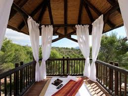 Vorhange Fur Moderne Terrassen Die Neuesten Trends Wohnideen Fur Inspiration Moderne Terrassen Kleiner Balkon Design Balkon Im Freien