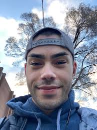 Hey Kingston! I'm Thomas Nelson — 17, DHS student, and a local  singer/guitarist who's been gigging around town for the past two summers.  You might've caught me at DBMS, Uncommon Grounds, or