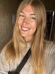 Kara Walters's Instagram, Twitter & Facebook