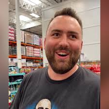Wife throws husband a surprise birthday party at Costco, his favorite store 