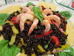 Il riso venere con gamberetti e pomodorini è un piatto unico fresco, leggero e assolutamente perfetto per la stagione estiva. Riso Venere Con Gamberetti E Peperoni Blog