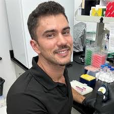 Toni Lam's Instagram, Twitter & Facebook