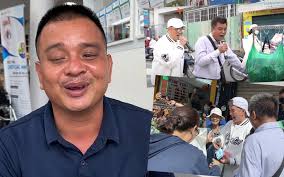 Bản sao” Đàm Vĩnh Hưng thấy ánh sáng: mong chờ gặp người thân, kéo loa ra  chợ hát