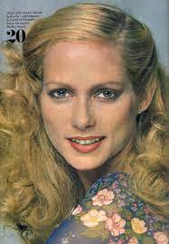 1977 Hairstyles In 2021 1970s Hairstyles Hair Styles Hair