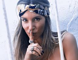 Έγινε μια σύλληψη, κι αυτή με επεισοδιακό τρόπο. H A8hna Oikonomakoy Pantreyetai Gia 3h Fora H Ataka Ths Sto Instagram Mad Tv