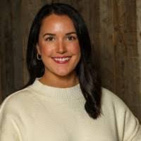 Amanda Pelkey's Instagram, Twitter & Facebook