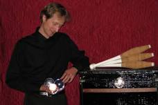 Juggler David Cousin