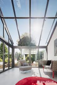Lichtdurchflutet Gemutlich Felxibel Zu Offnen Dank Der Grossen Glas Faltwand Wird Der Wintergarten Ruck Zuck T Wintergarten Terassenentwurf Design