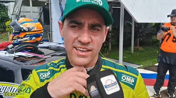 Carlos Okulovich (h) consiguió un meritorio cuarto puesto en la primera  serie de la Clase 3 del Turismo Nacional, disputada esta tarde en el  Circuito Termas de Río Hondo, Santiago del Estero,