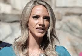 Eileen Willett's Instagram, Twitter & Facebook