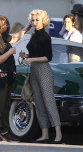 Marilyn monroe comes to life! Ana De Armas Updates On Twitter Ana De Armas Is Marilyn Monroe On The Set Of Blonde