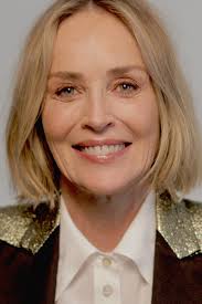 Her strict father was a factory worker, and her mother was a homemaker. Sharon Stone Als Ich Als Schauspielerin Angefangen Habe Wurde Der Begriff Fuckable Mit Arbeitsfahig Gleichgesetzt Vogue Germany