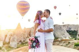 Es gibt viele hochzeitsbräuche, die auf einer traditionellen hochzeit nicht fehlen dürfen und als lustige hochzeitsspiele angeboten werden. Luftballons Auf Der Hochzeit Umweltfreundliche Alternativen