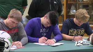 Valley View football has 3 college signings