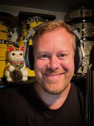 Special hang with my friend/teacher/mentor/bartender + Jazz Pastor, Dale  Lind. Here's to many more bright moments ahead ❤️ 🌍