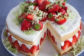 Wir lieben ganz besonders diesen klassiker mit. Erdbeertorte Mit Holunder Limetten Creme Le Cucine Del Mondo