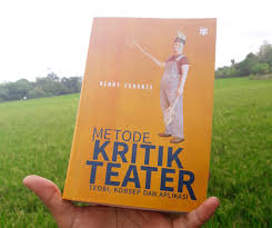 Mata pelajaran seni budaya terdiri dari empat aspek yaitu seni rupa,seni. Catatan Editor Metode Kritik Teater