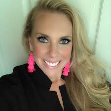 I felt compelled to share this post.....it should be an inspiration to us  all...especially our 2020 Grads.....It is about a young girl who had a  dream, make a plan and then went