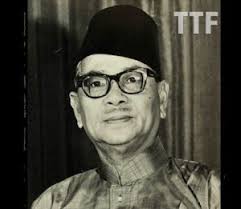 Pro canselor universiti teknologi mara (uitm), tan sri abdul rahman arshad meninggal dunia awal pagi tadi pada usia 84 tahun. Mahathir May Not Be Aware What Took Place Between Umno And The King Of Siam In 1958 The Third Force