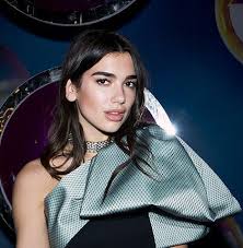 A hairstyle that became synonymous with winehouse. Dua Lipa S New Haircut Updated May 2021