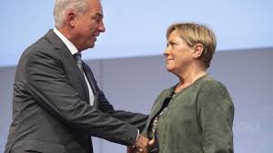 Spitzenkandidatin susanne eisenmann steht nun für das schwache abschneiden ein. Baden Wurttemberg Eisenmann Wird Spitzenkandidatin Der Cdu
